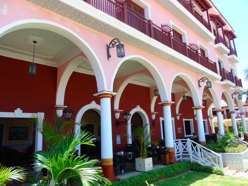 BLAU COLONIAL