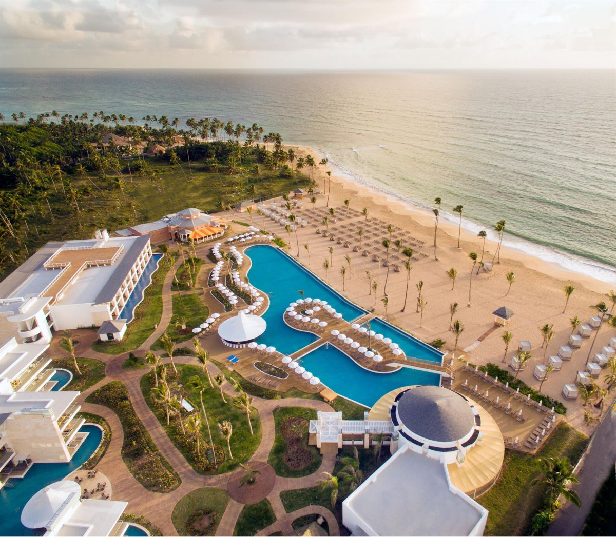AZUL BEACH RESORT PUNTA CANA BY KARISMA (EX. TUI SENSATORI RESORT PUNTA CANA)