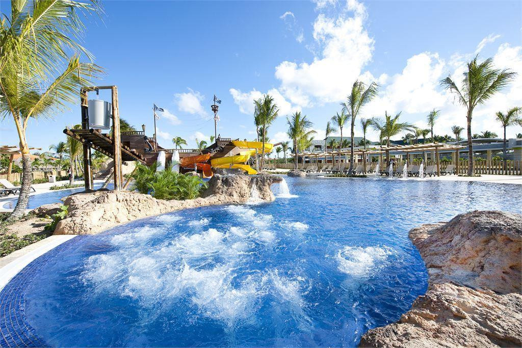 PREMIUM LEVEL AT BAVARO PALACE (EX. CLUB PREMIUM DELUXE BARCELO BAVARO PALACE)