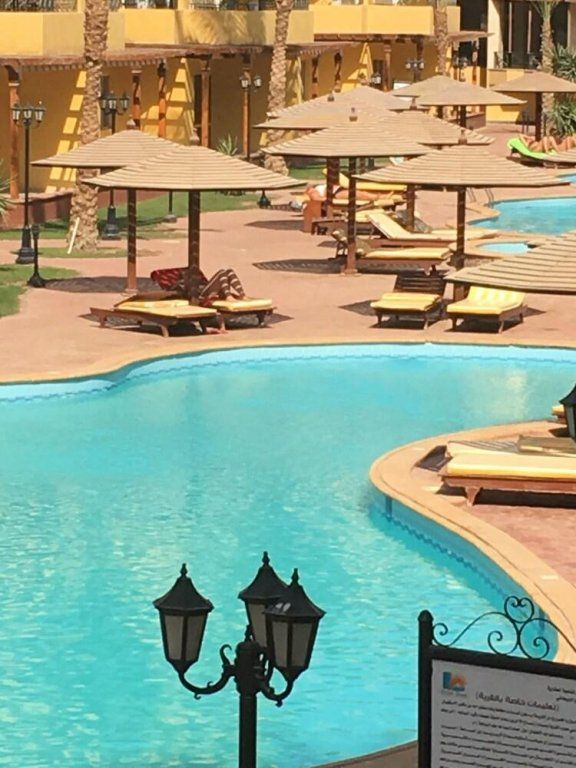 POOL VIEW APART AT BRITISH RESORT 1532 — фото 2