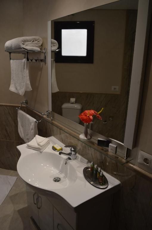 SKY VIEW SUITES HOTEL — фото 10