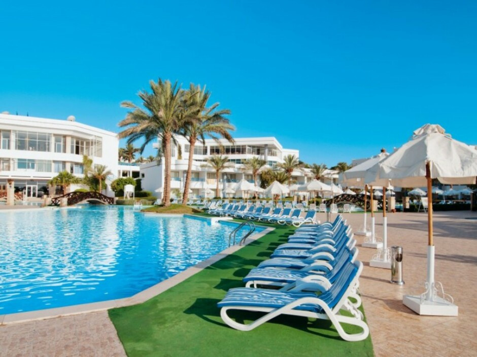 QUEEN SHARM RESORT BEACH