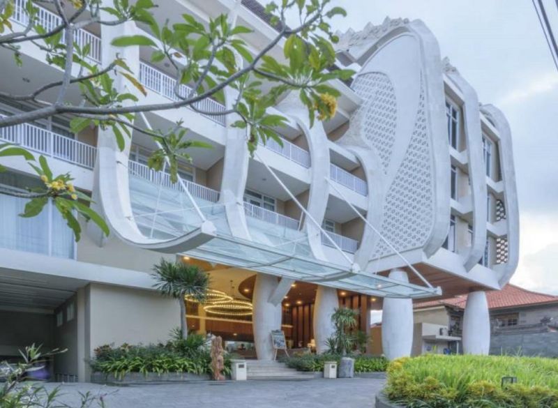BEDROCK HOTEL KUTA