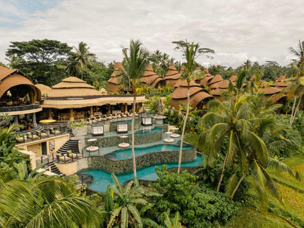 EQUIPOISE RESORT