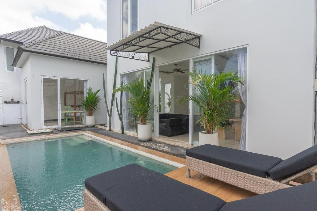 MARGARITA VILLA CANGGU