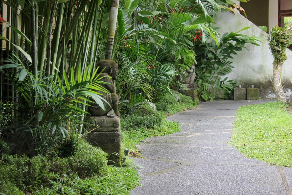 PUTRI AYU COTTAGES — фото 13