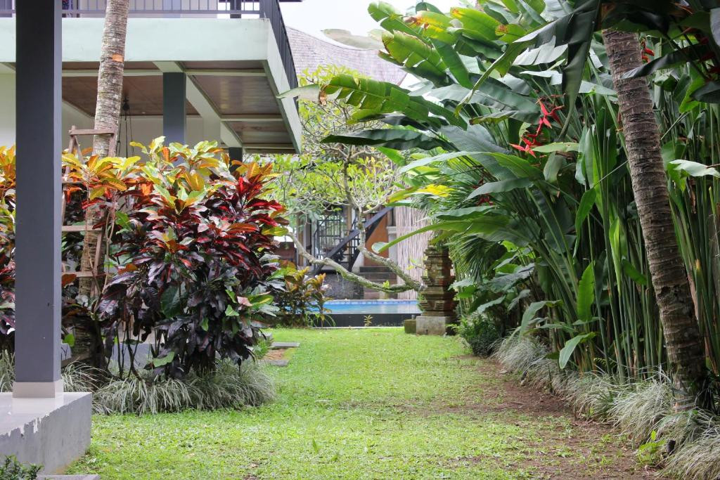 PUTRI AYU COTTAGES — фото 14