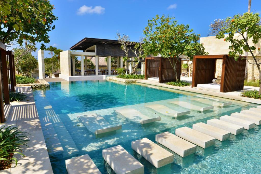 THE BALE HOTEL (ADULT ONLY 16+)