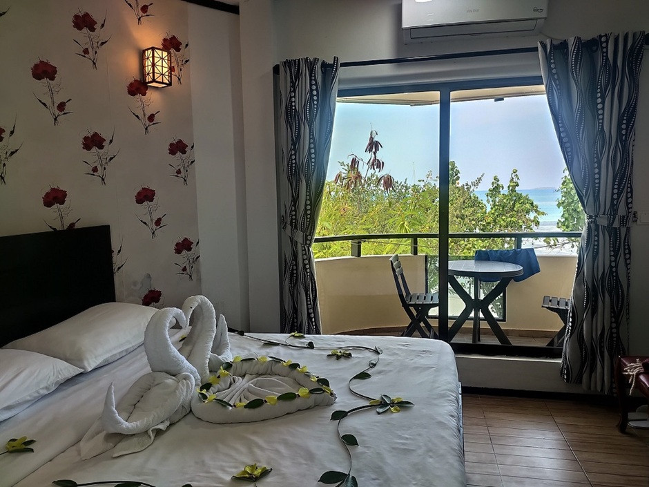 CROWN BEACH HOTEL MALDIVES — фото 2