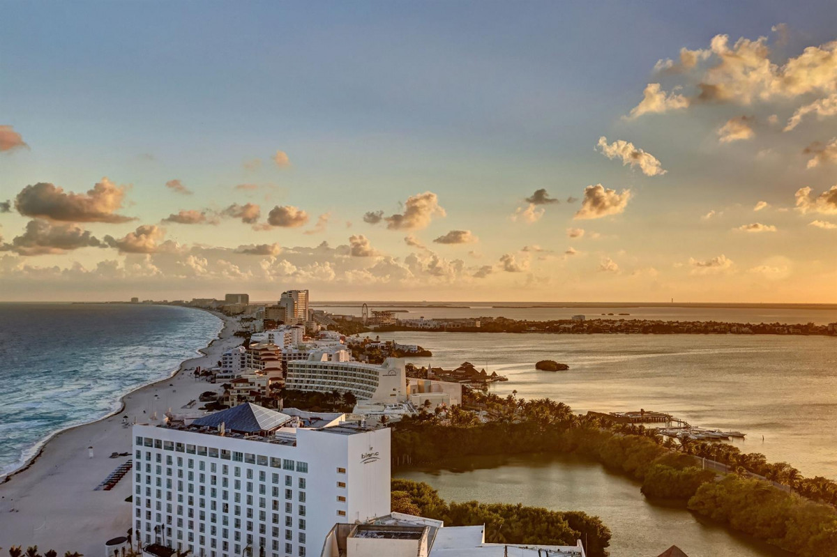 ROYALTON CHIC SUITES CANCUN RESORT & SPA — фото 2