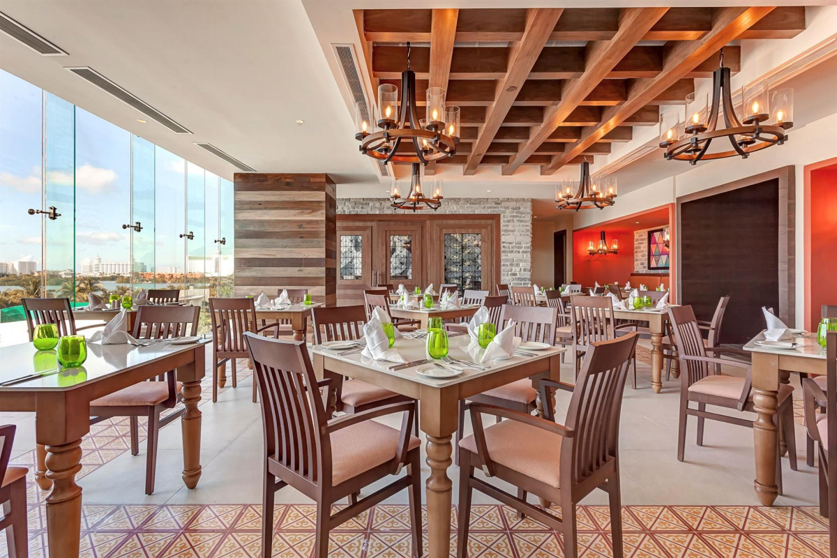 ROYALTON CHIC SUITES CANCUN RESORT & SPA — фото 9