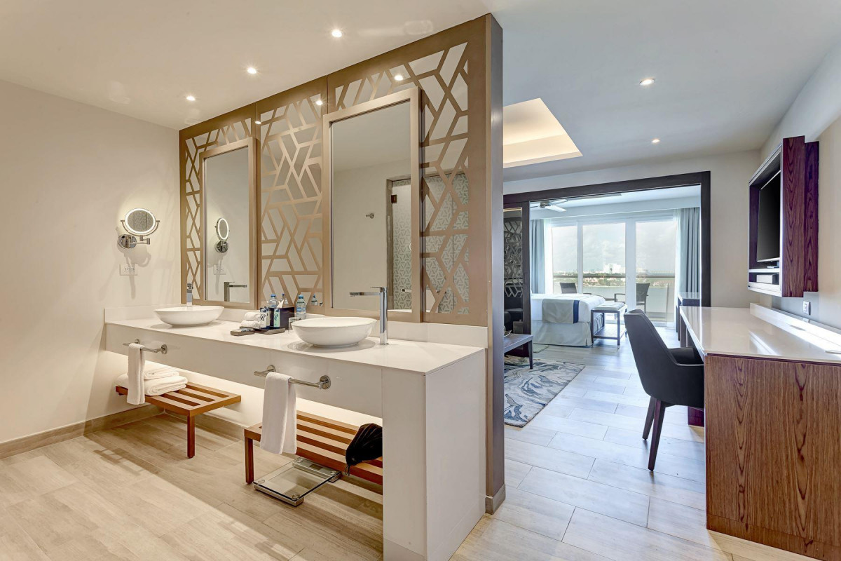 ROYALTON CHIC SUITES CANCUN RESORT & SPA — фото 18