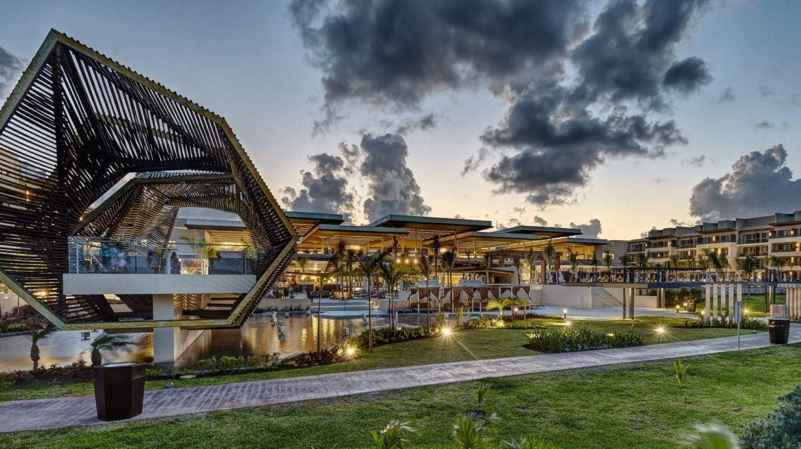 ROYALTON RIVIERA CANCUN RESORT & SPA — фото 3