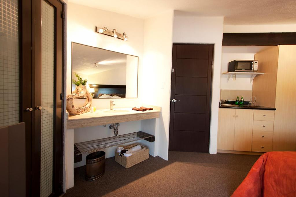 AZTIC HOTEL EXECUTIVE SUITES — фото 4