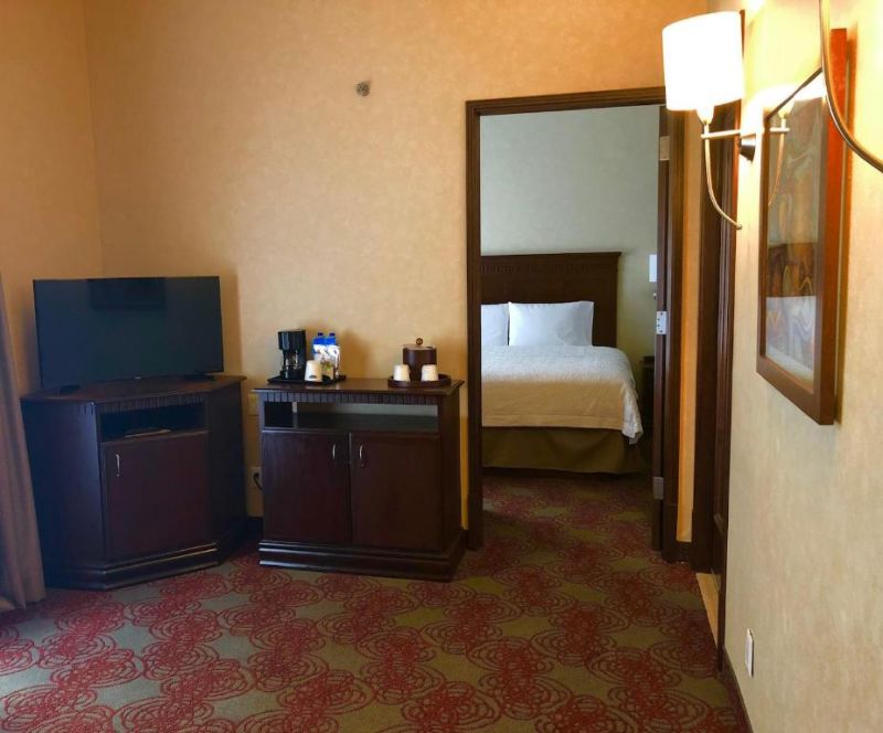 HAMPTON INN & SUITES BY HILTON — фото 17