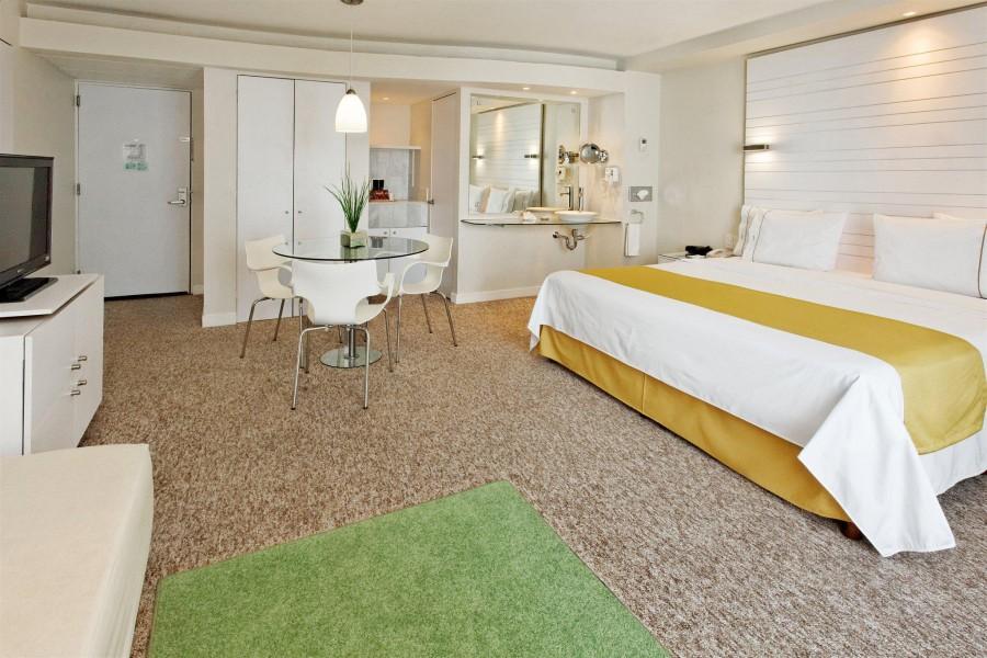 HOLIDAY INN EXPRESS HOTEL & SUITES AT THE WTC