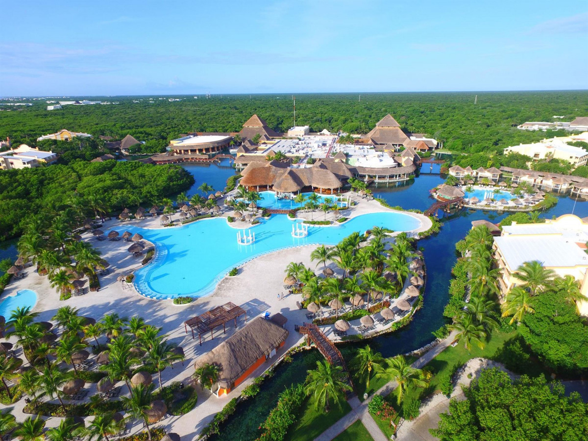 GRAND PALLADIUM WHITE SAND RESORT & SPA