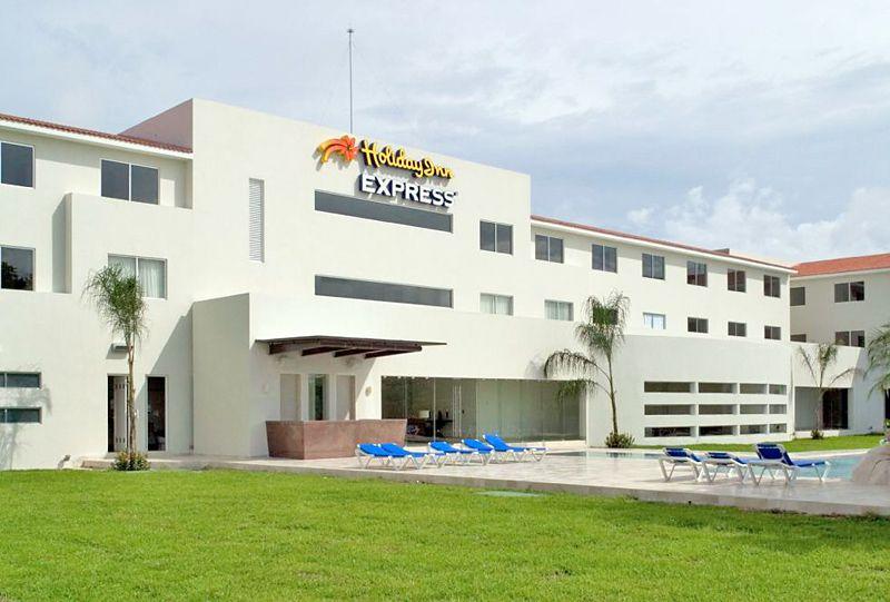 HOLIDAY INN EXPRESS PLAYACAR