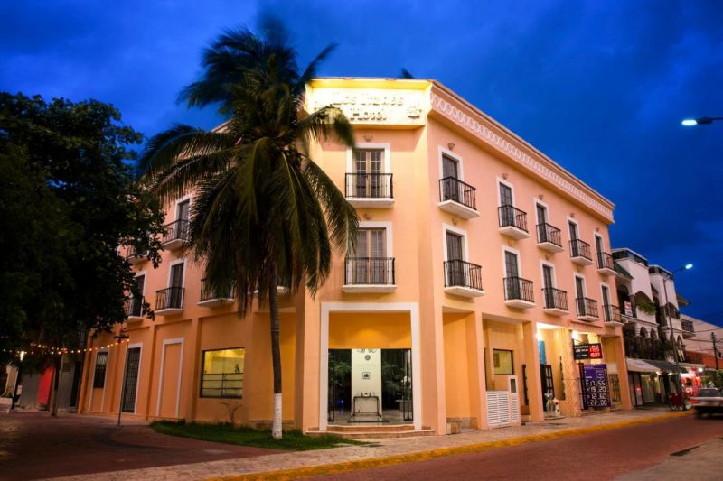 LOS ITZAES HOTEL