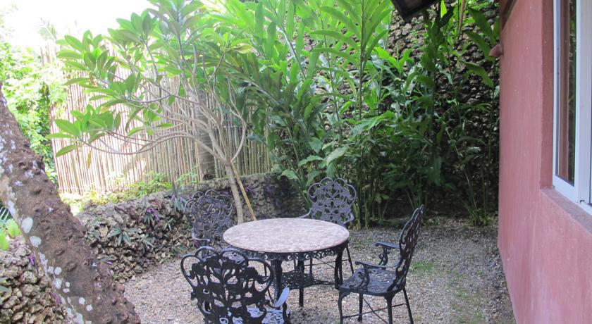 BIANCA`S GARDEN APARTMENTS APT — фото 2