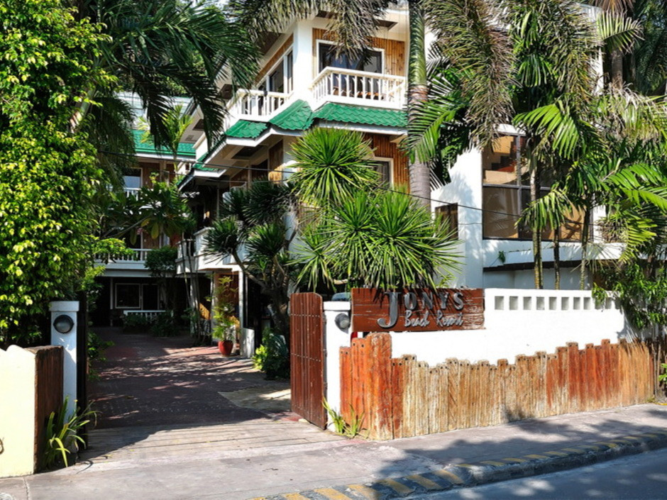 JONYS BEACH RESORT