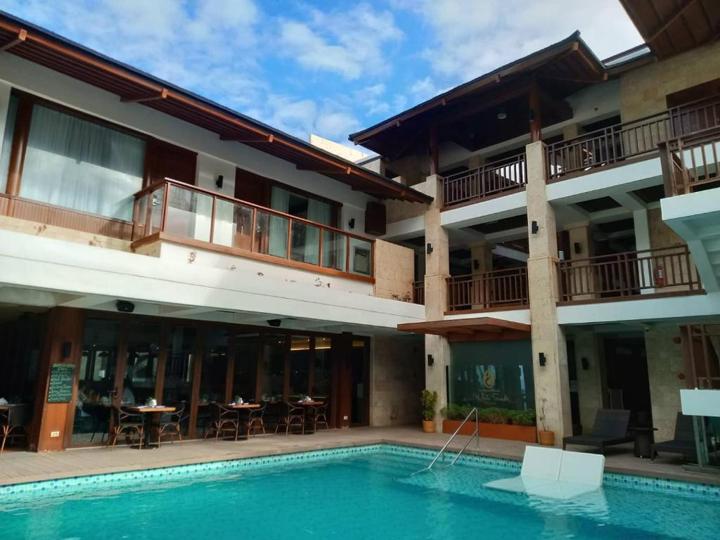 MANDARIN WHITE SAND BORACAY