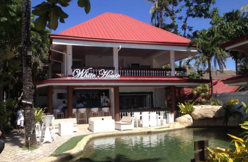 WHITE HOUSE BEACH RESORT