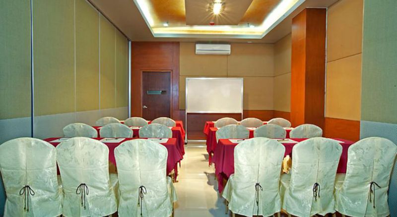 ALLURE HOTEL & SUITES — фото 12