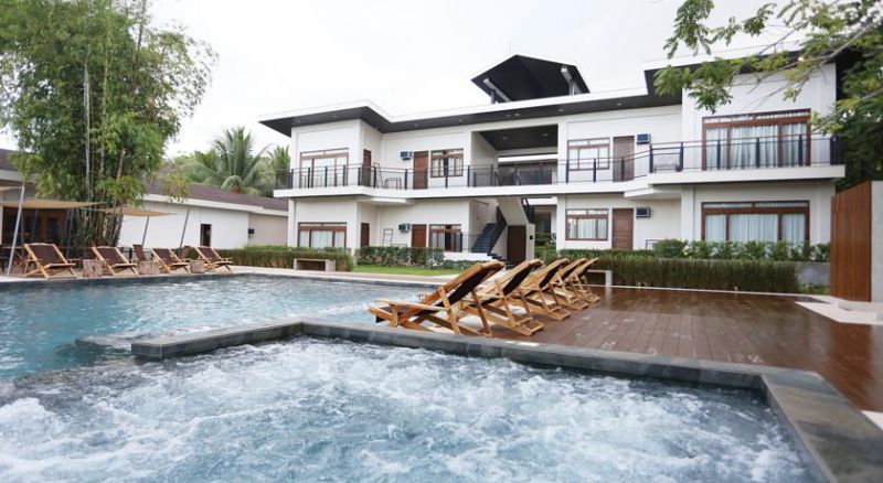 THE FUNNY LION INN CORON 