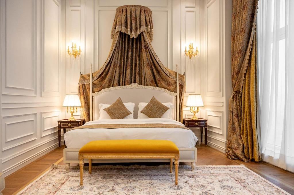 THE BENTLEY LUXURY HOTEL & SUTES — фото 11