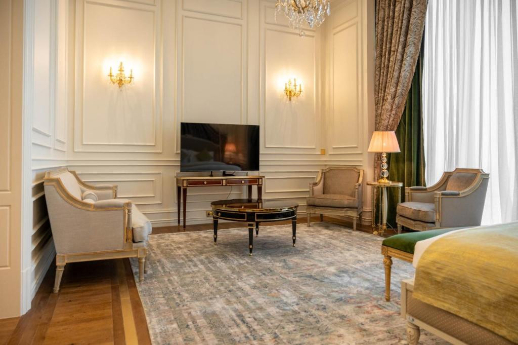 THE BENTLEY LUXURY HOTEL & SUTES — фото 14