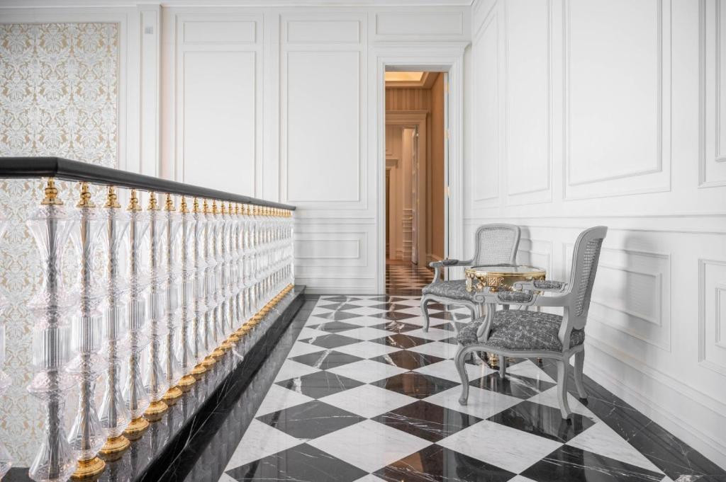 THE BENTLEY LUXURY HOTEL & SUTES — фото 15