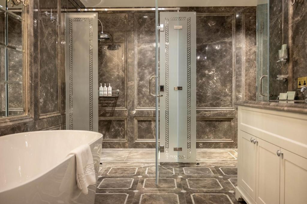 THE BENTLEY LUXURY HOTEL & SUTES — фото 16