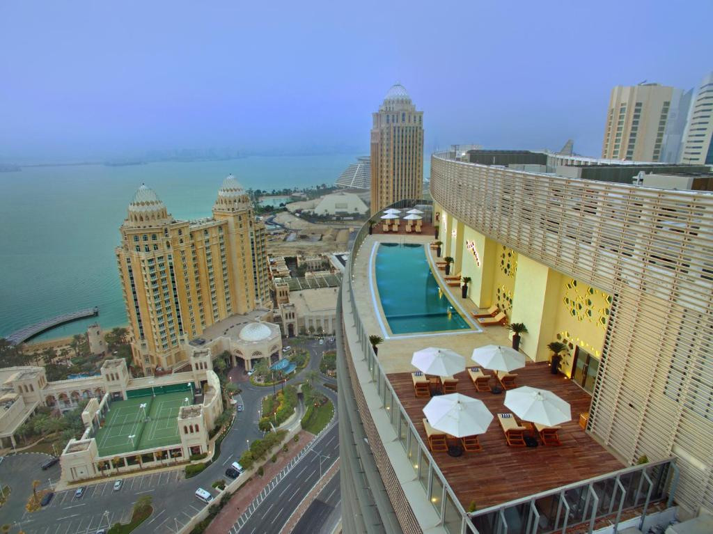 THE CURVE HOTEL