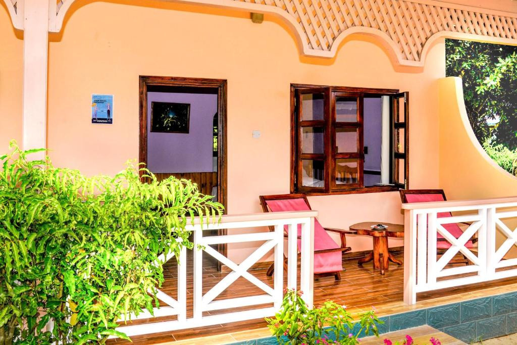 BERNIQUE GUEST HOUSE — фото 17
