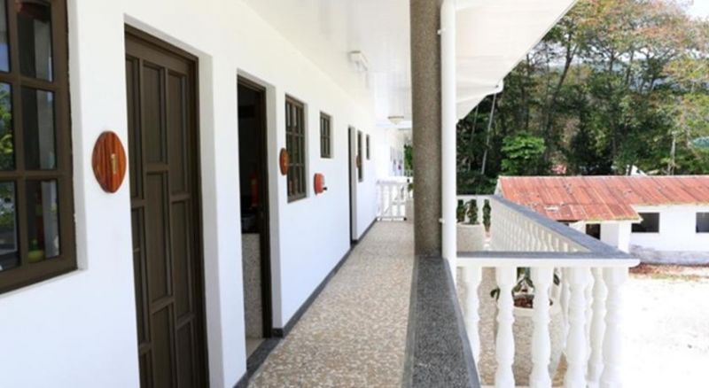 LA DIGUE SELF CATERING — фото 3