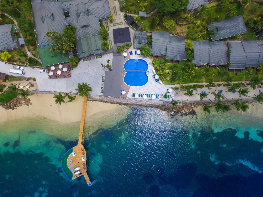 COCO DE MER & BLACK PARROT SUITES