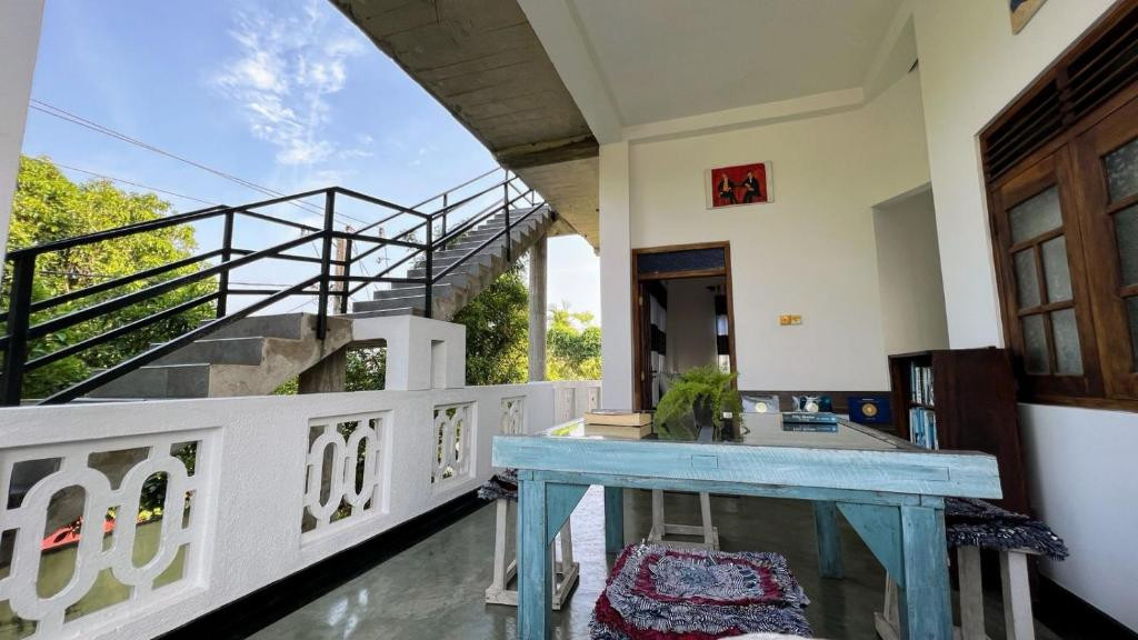 LAHIRU VILLA