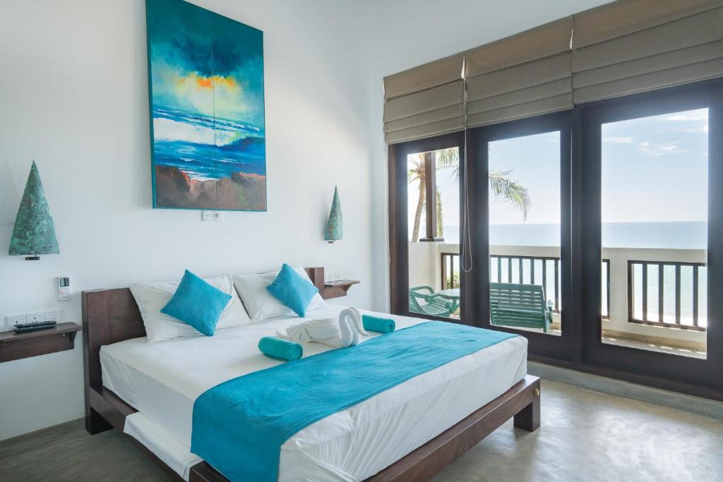 AT EASE BEACH HOTEL — фото 3