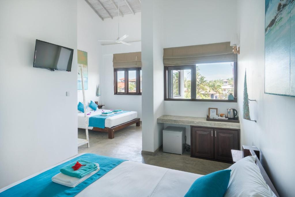AT EASE BEACH HOTEL — фото 7