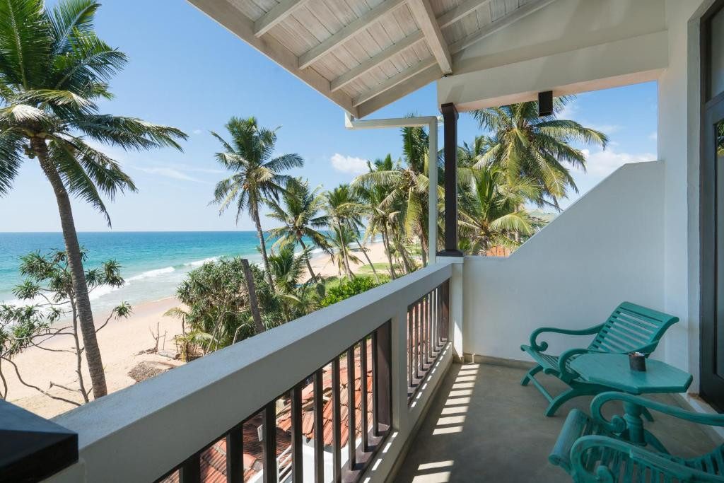 AT EASE BEACH HOTEL — фото 9