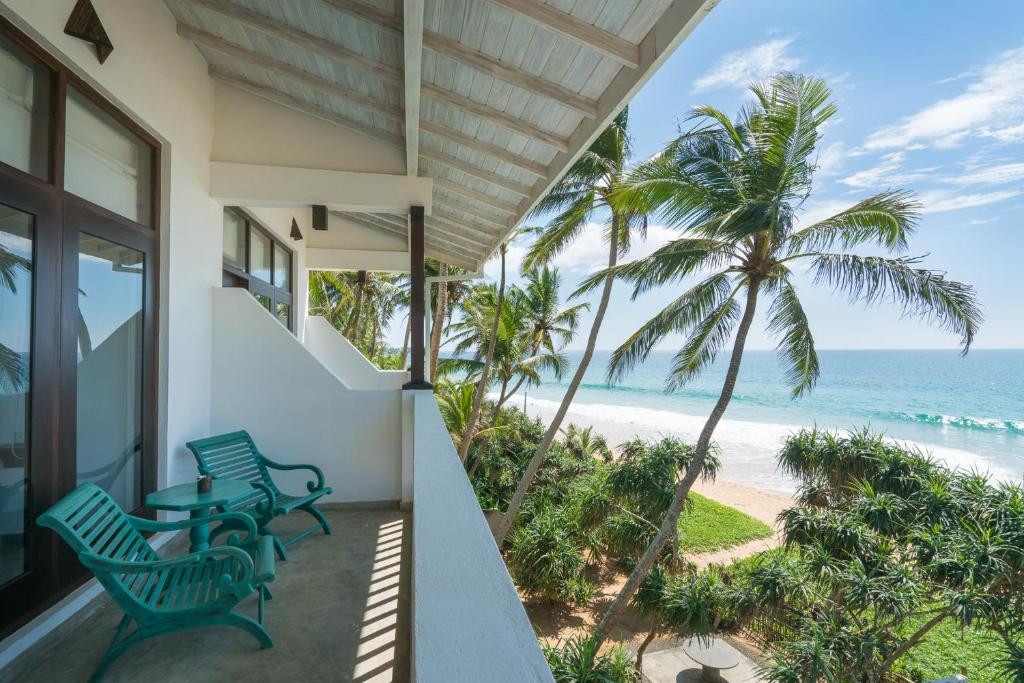 AT EASE BEACH HOTEL — фото 13