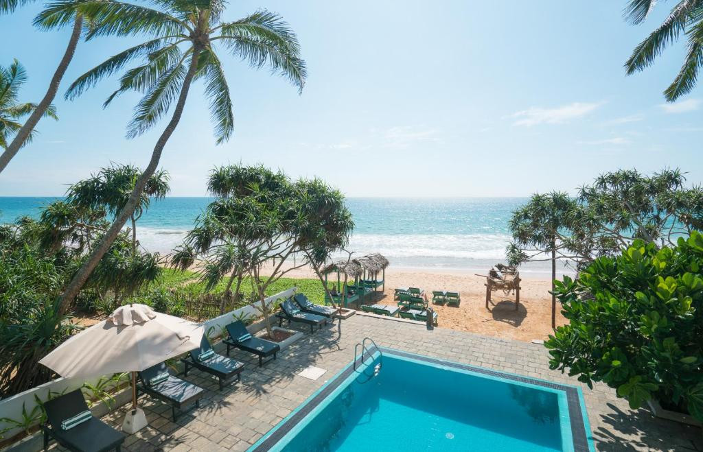 AT EASE BEACH HOTEL — фото 17