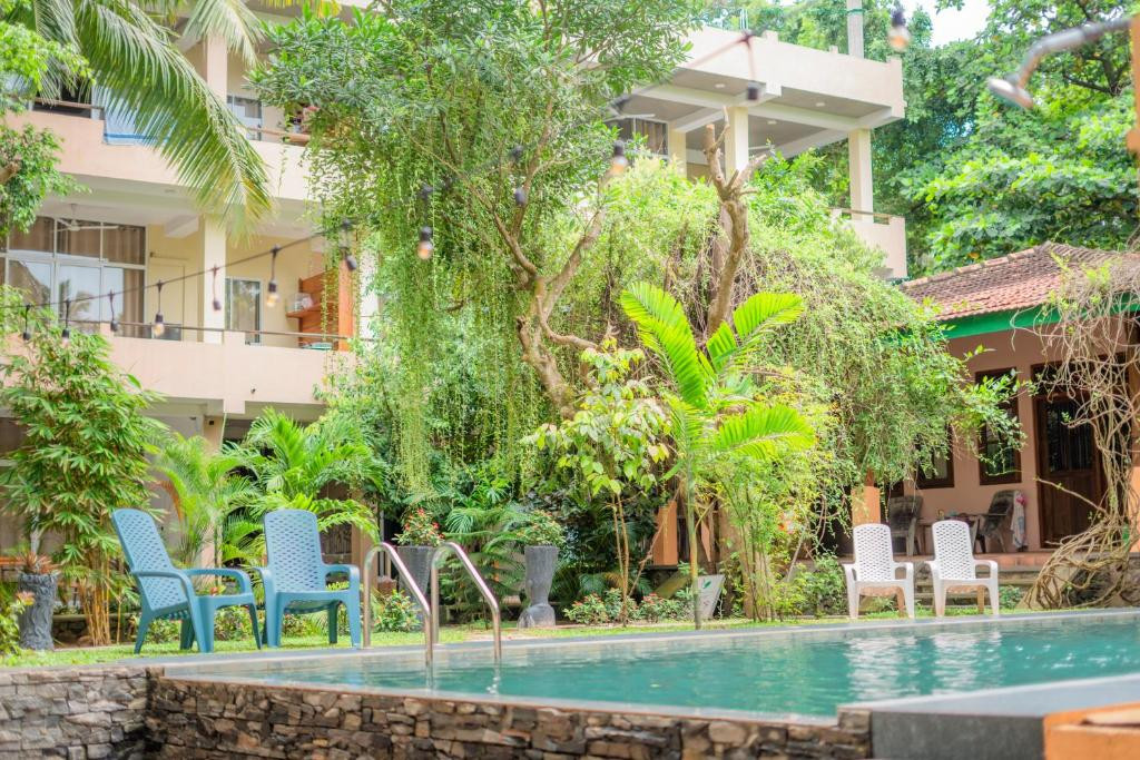MONKEY VILLA