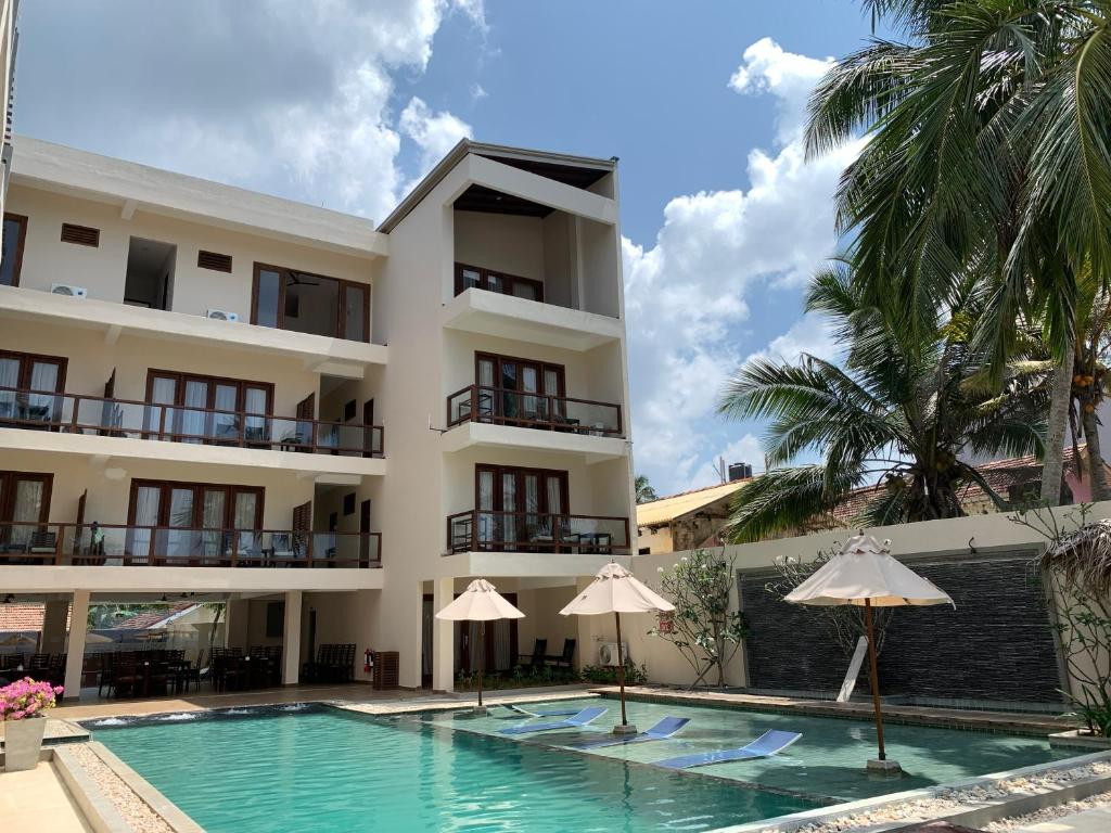 SAPPHIRE SEAS BEACHFRONT HOTEL — фото 4