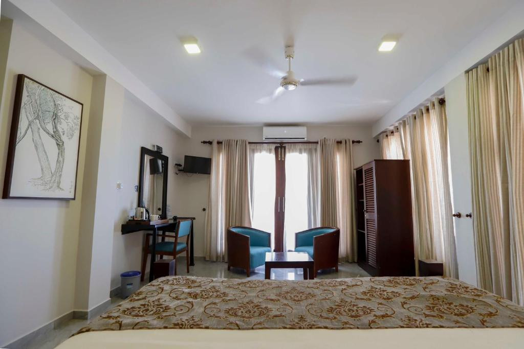 SAPPHIRE SEAS BEACHFRONT HOTEL — фото 6