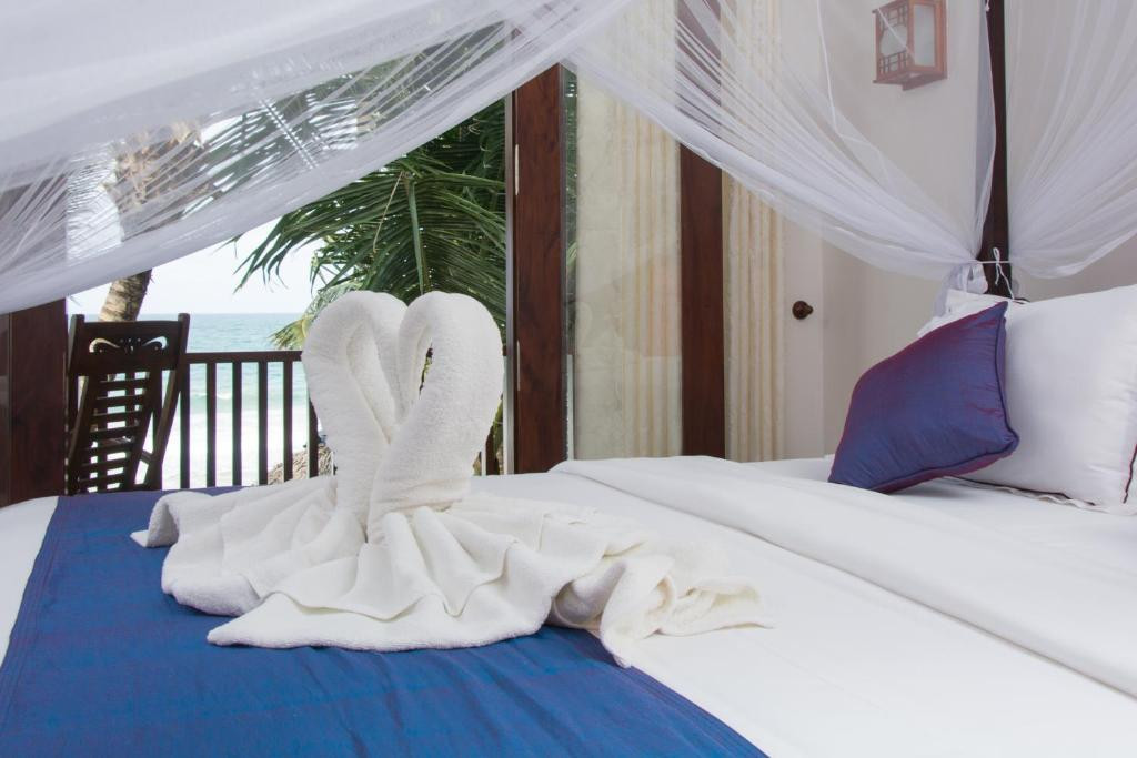 SAPPHIRE SEAS BEACHFRONT HOTEL — фото 8