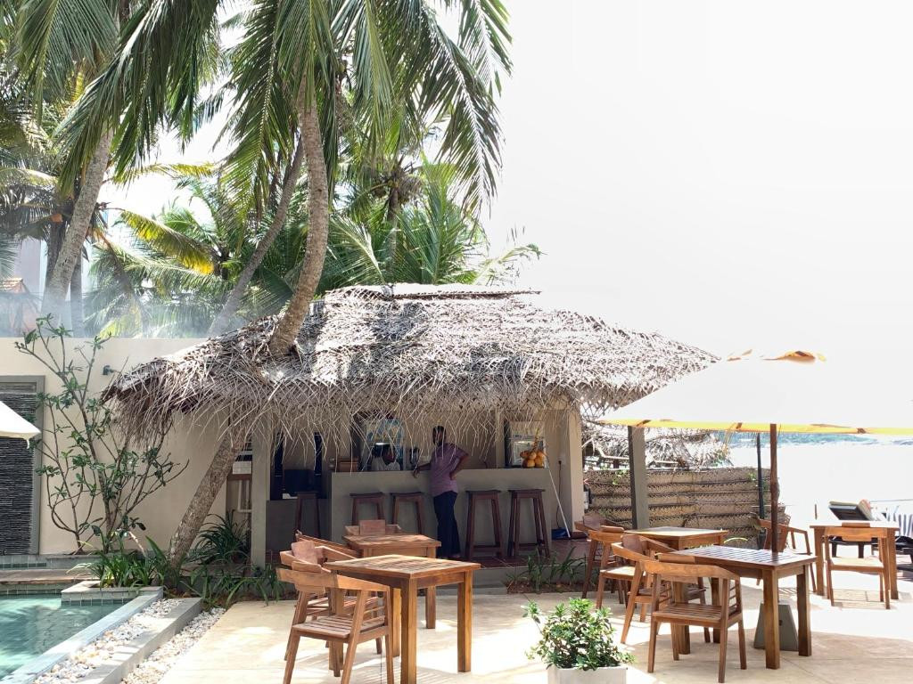 SAPPHIRE SEAS BEACHFRONT HOTEL — фото 10