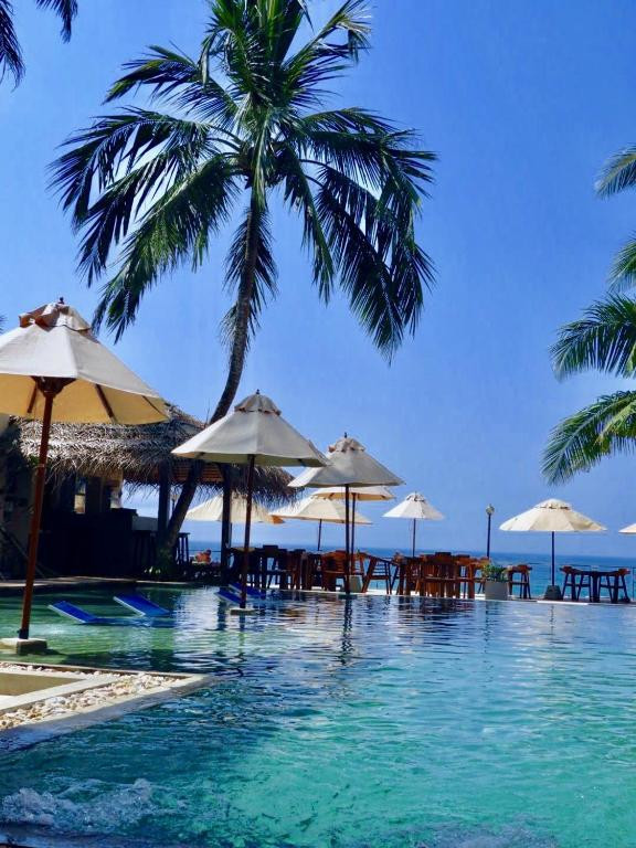 SAPPHIRE SEAS BEACHFRONT HOTEL — фото 12