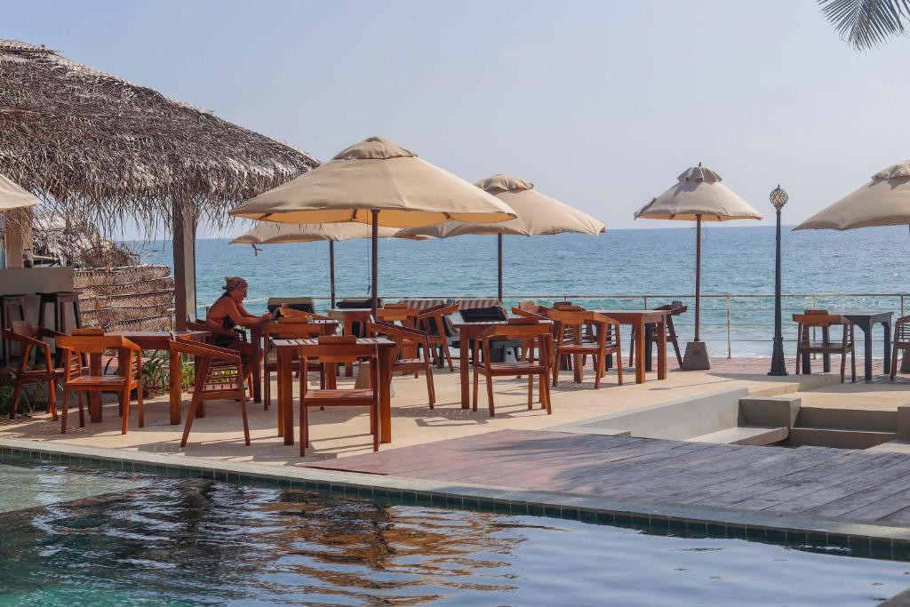 SAPPHIRE SEAS BEACHFRONT HOTEL — фото 14